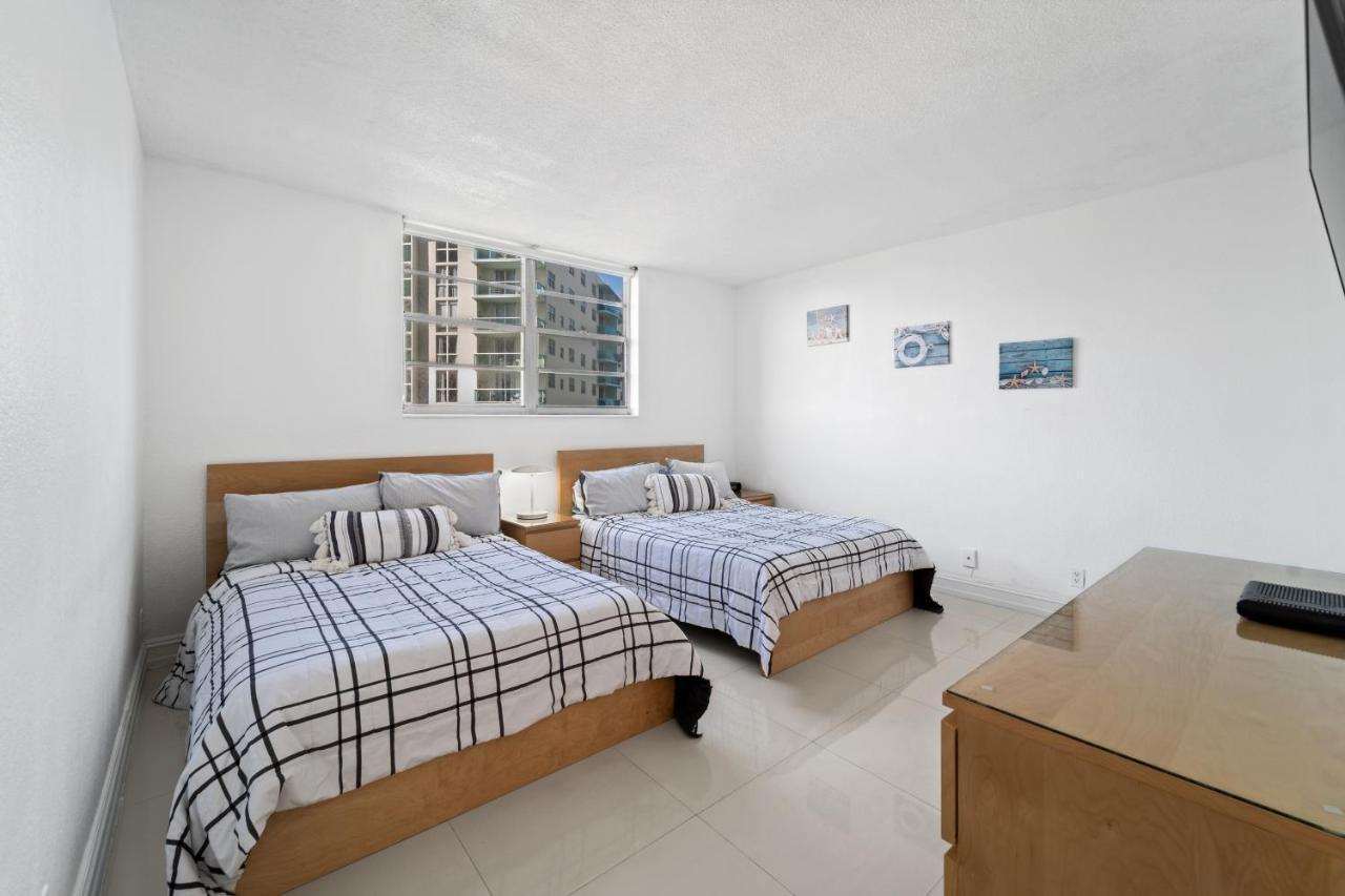 Luxury Beachfront Condo Private Beach Access, Pool & Game Room!!! ハリウッド エクステリア 写真